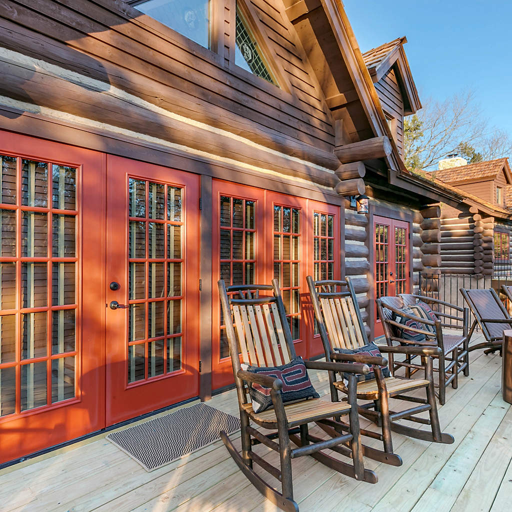 BWC-wilderness-club-at-big-cedar-pres-4bed-cabin-exterior-front-deck-directory
