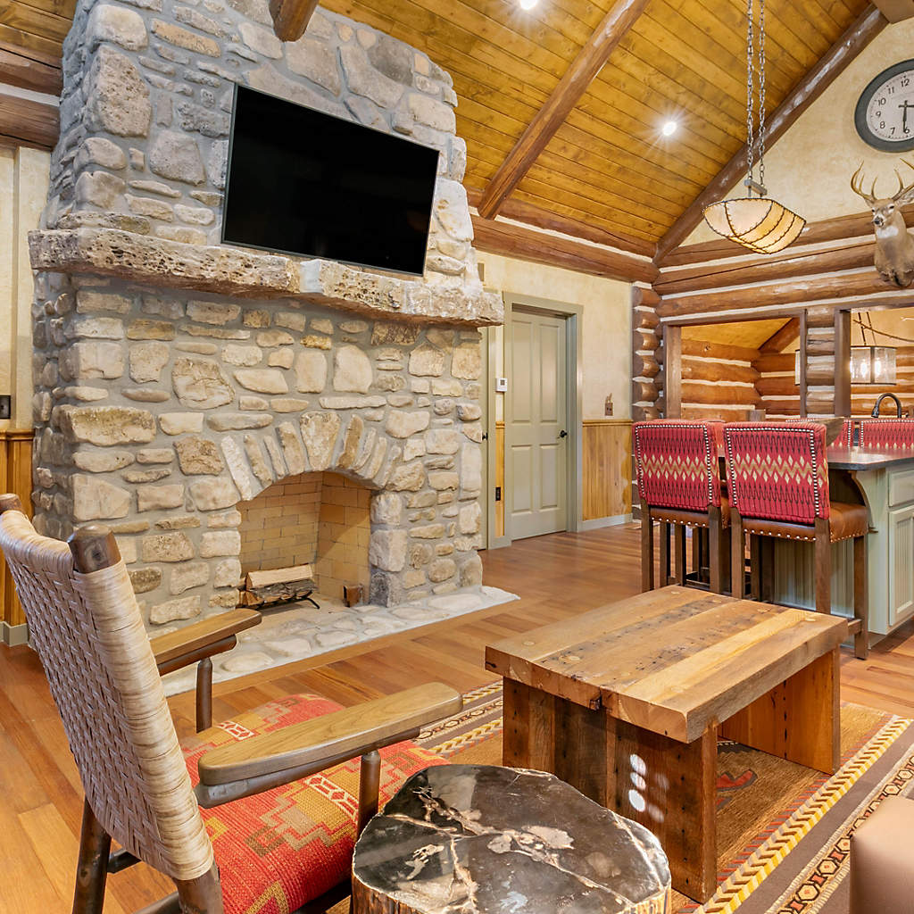 BWC-wilderness-club-at-big-cedar-pres-4bed-cabin-living-area2-directory