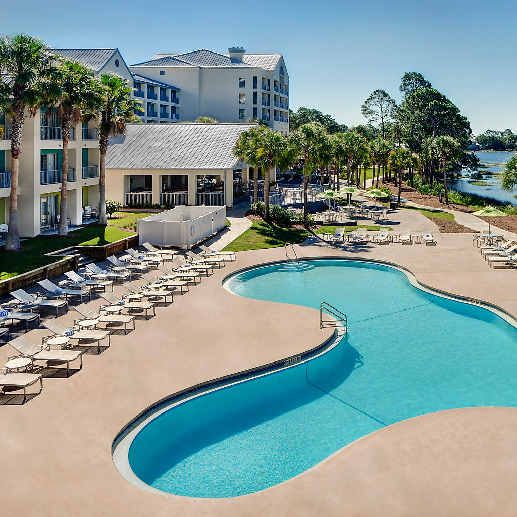 DIR-brs-bayside-resort-and-spa-pool-deck