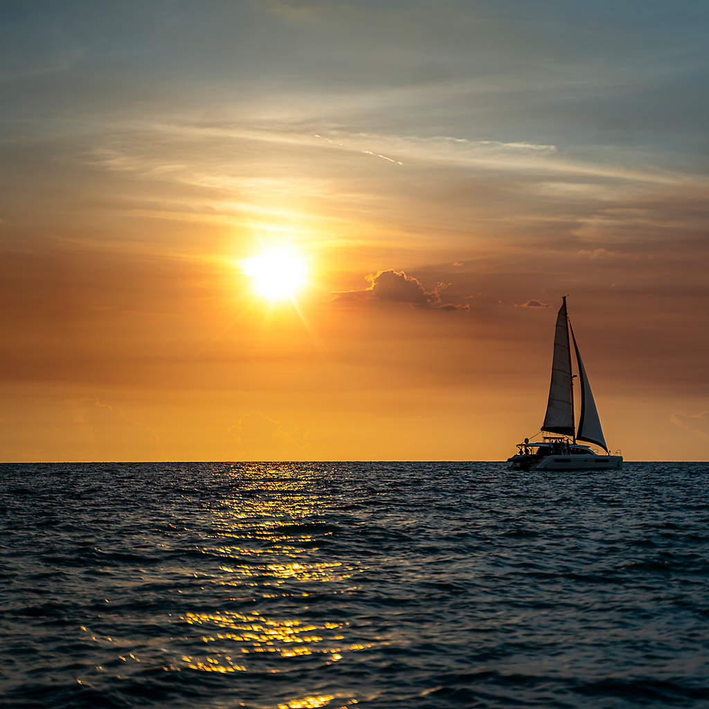 DIR-florida-catamaran-sailing-ocean-gulf-coast-sunset