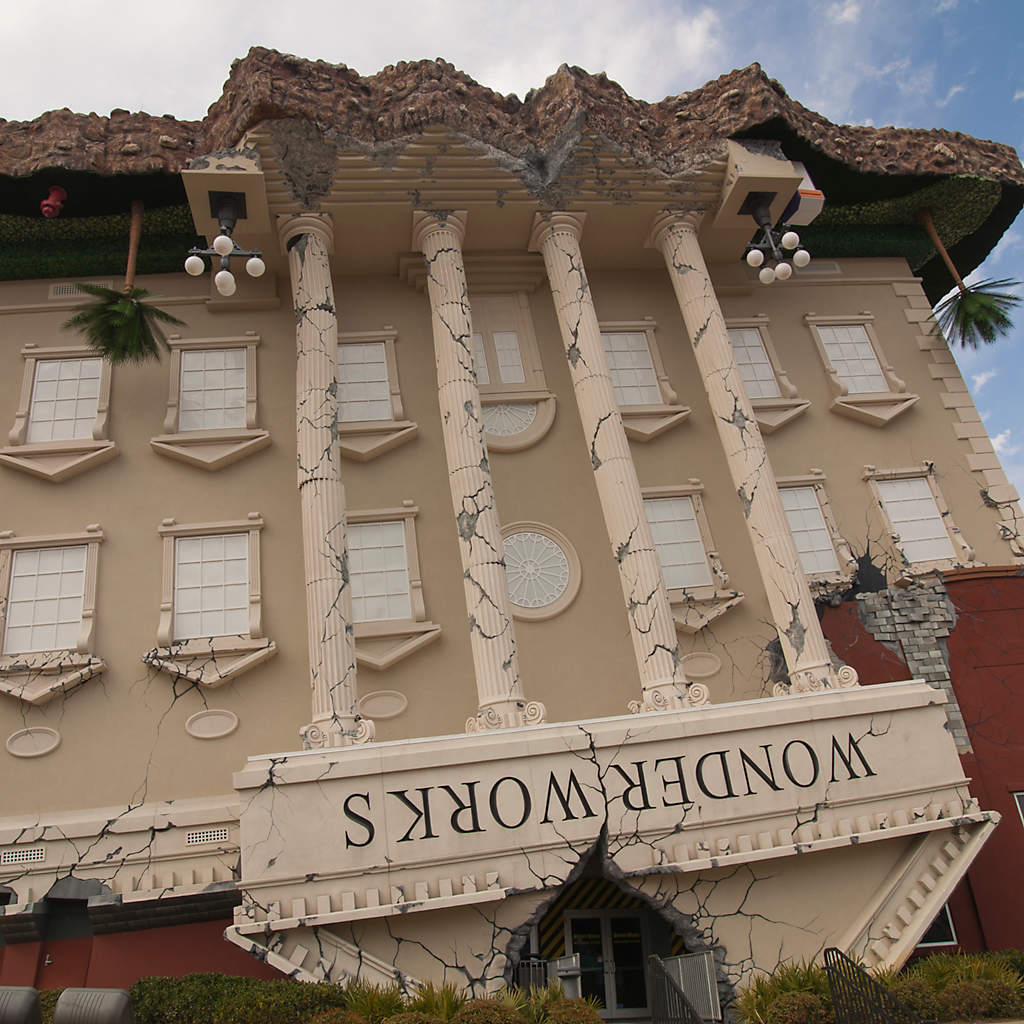 DIR-florida-panama-city-beach-wonderworks-upside-down-building-front-entrance