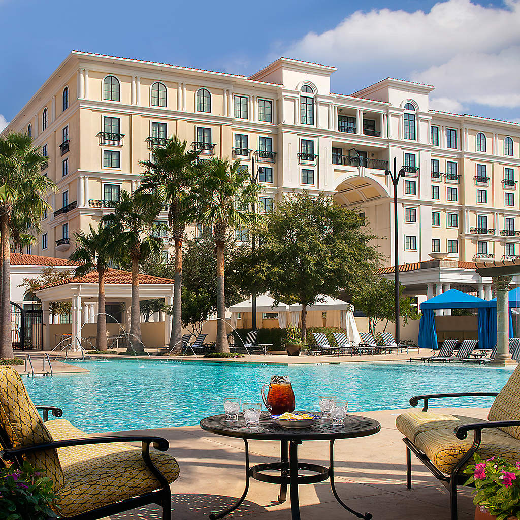 eilan-hotel-spa-outdoor-pool-extd-sky-welcome